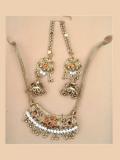 Antique Indian necklace set with red stones (LV0300002)