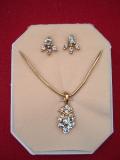 Tell me more about Gold finish necklace set with colored stones (FJSJ0100003)