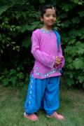 Tell me more about Long sleeved patiala-style salwar kameez (SS2806)